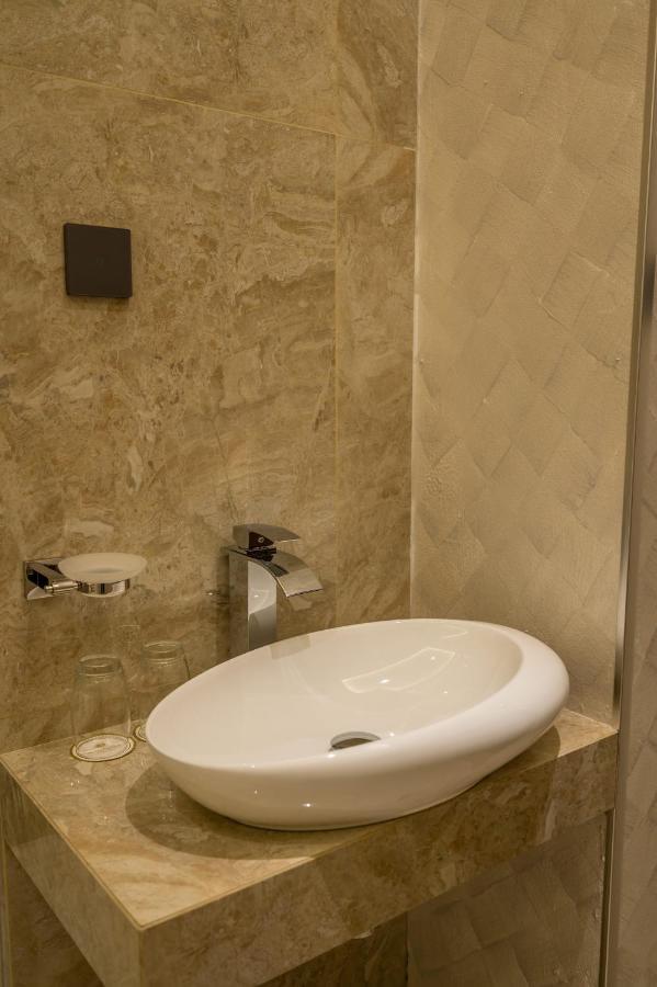 Acj @ Beside Cititel Hotel 4*